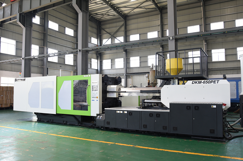 PET injection molding machine for manufacturing PET preform product